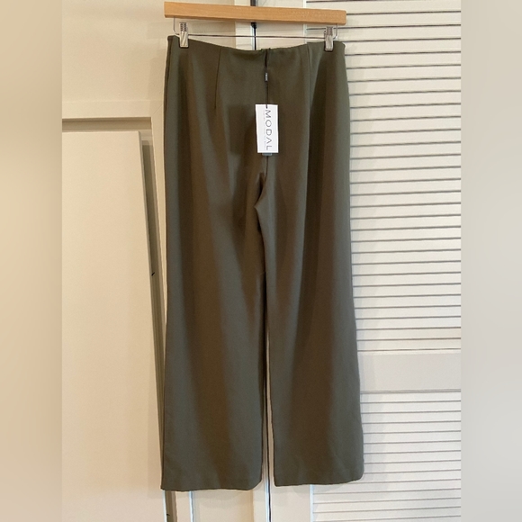 Tahari Women's Wide Leg pull on pant in Olive size Large - Picture 2 of 4